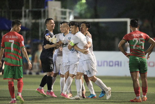 Vòng 2 VSC-S3: Đại Từ thắng đậm đội bóng fan MU, BIDV Quang Trung chật vật giành 3 điểm đầu tiên - Ảnh 3.
