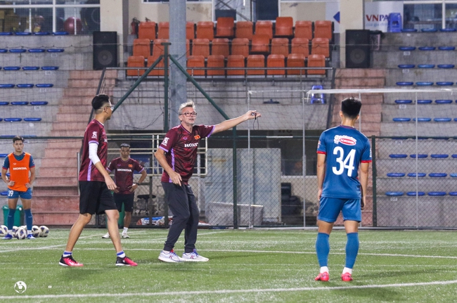 Tin nóng bóng đá Việt sáng 12/11: HLV Troussier giữ 2 cầu thủ U23, Văn Tùng được AFC vinh danh - Ảnh 4.
