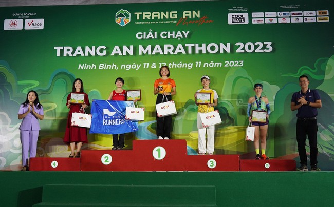 Nguyễn Thị Oanh về nhất và phá kỷ lục tại Trang An Marathon 2023 - Ảnh 3.