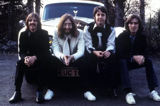 'Cơn sốt' Beatles trở lại với đĩa đơn 'Now And Then' đứng đầu bảng xếp hạng - Ảnh 2.