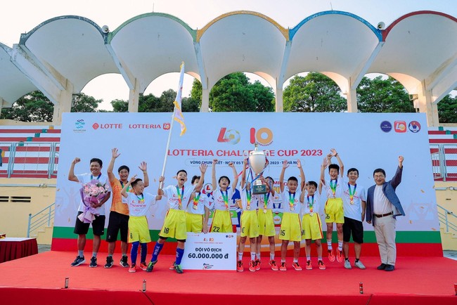 Bóng đá Học đường TP.HCM lập &quot;cú đúp&quot; vô địch, khép lại Lotteria Challenge Cup 2023 đầy cảm xúc - Ảnh 2.