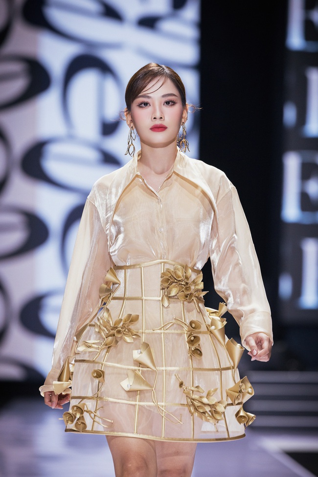 Hoa hậu Mai Phương, Á hậu Phương Nhi đọ sắc trên sàn diễn thời trang - Ảnh 1.