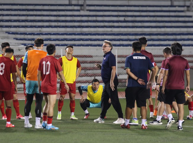 Tin nóng thể thao sáng 16/11: HLV Troussier quyết định danh sách gặp Philippines, Văn Toàn tiếc vì sang K-League muộn - Ảnh 2.
