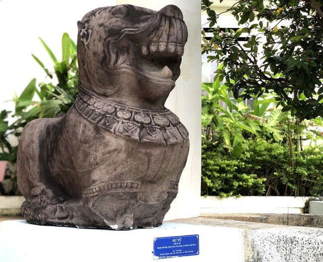 Bình Định đề nghị công nhận hai tượng sư tử đá thành Đồ Bàn là bảo vật quốc gia - Ảnh 1.