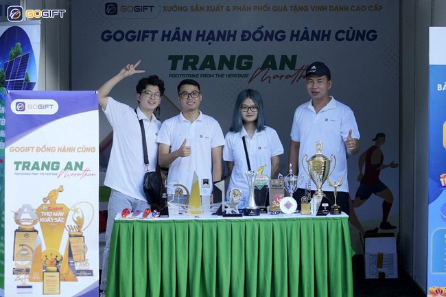 Gogift - Nhà tài trợ cúp vinh danh, bảng vinh danh các VĐV tại Trang An Marathon 2023 - Ảnh 4.