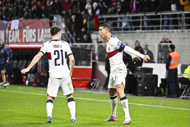 Vòng loại EURO 2024: Ronaldo tỏa sáng giúp Bồ Đào Nha thắng nhẹ đội bét bảng - Ảnh 2.