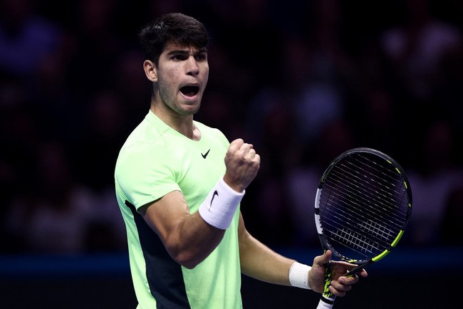 Rublev đập vợt đến chảy máu đầu gối trong trận thua Carlos Alcaraz ở ATP Finals - Ảnh 4.