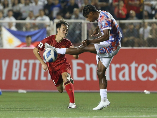 Tin nóng bóng đá Việt tối 17/11: HLV Troussier 'truyền lửa' cho cầu thủ, Văn Toàn chưa thể tập luyện - Ảnh 2.