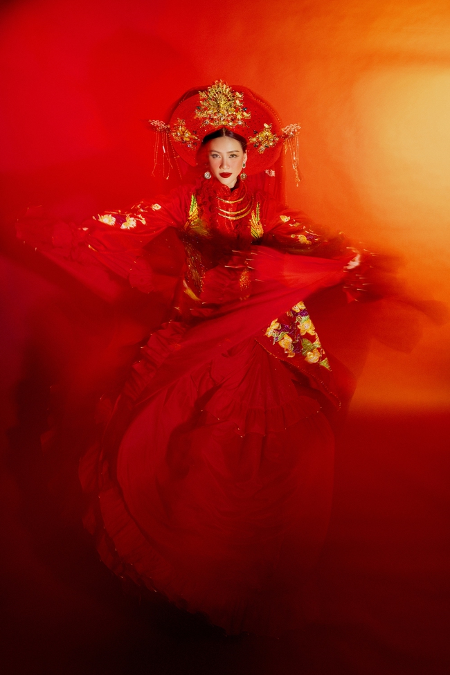 Bùi Quỳnh Hoa mang trang phục Hầu đồng lên sàn diễn Miss Universe 2023 - Ảnh 1.