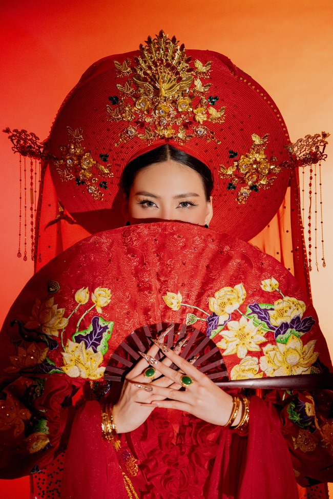 Bùi Quỳnh Hoa mang trang phục Hầu đồng lên sàn diễn Miss Universe 2023 - Ảnh 4.