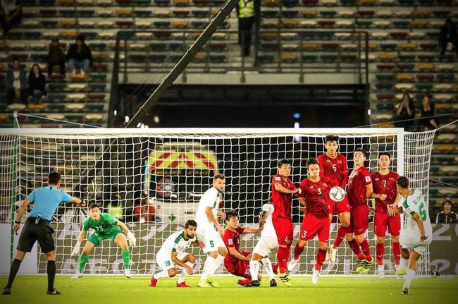Khoảnh khắc ngôi sao Serie A đánh bại Văn Lâm đúng phút cuối, Iraq nhọc nhằn vượt qua ĐT Việt Nam - Ảnh 3.