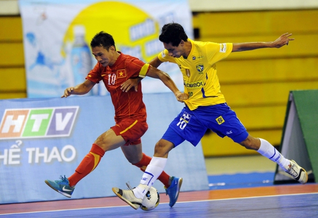ĐT Việt Nam tạo địa chấn khi thắng nhà vô địch thế giới Brazil, khiến báo chí xứ Samba ngỡ ngàng - Ảnh 2.