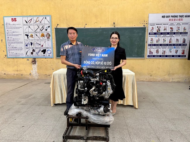 Ford Việt Nam tặng động cơ, hộp số thế hệ mới cho các trường ĐH, CĐ kỹ thuật - Ảnh 1.
