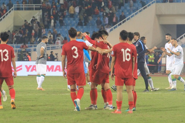 Hậu vệ Việt Nam bật khóc nức nở sau trận thua tiếc nuối trước Iraq - Ảnh 5.