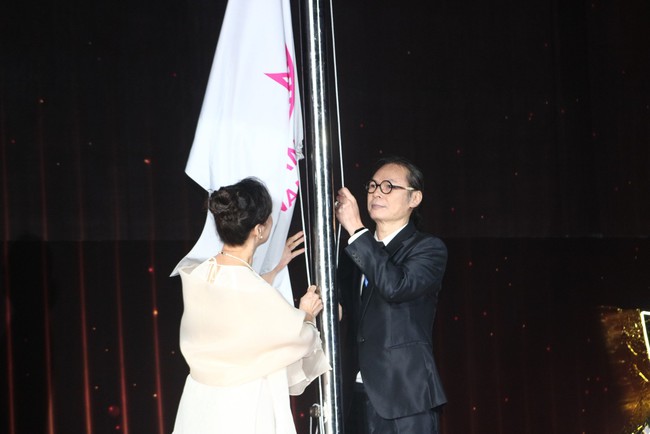 Phó Thủ tướng Trần Hồng Hà đánh cồng khai mạc Liên hoan phim Việt Nam lần thứ XXIII - Ảnh 5.