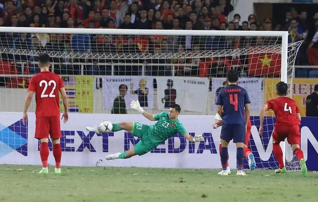 Văn Lâm cứu thua xuất thần giúp Việt Nam viết tiếp lịch sử tại vòng loại World Cup - Ảnh 2.