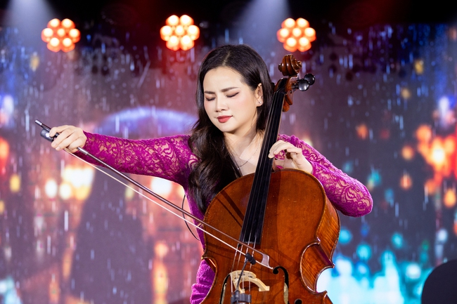 Nghệ sĩ Hà Miên thăng hoa trong đêm nhạc Cello lãng mạn - Ảnh 1.