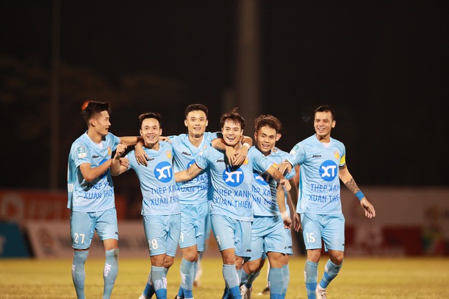 Vòng loại Cúp quốc gia Casper 2023/24: Văn Toàn ghi bàn đầu cho Nam Định - Ảnh 1.