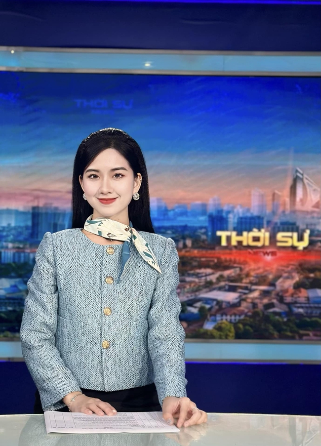 Con gái cựu danh thủ Văn Sỹ Thủy là MC truyền hình, nhan sắc vạn người mê - Ảnh 2.