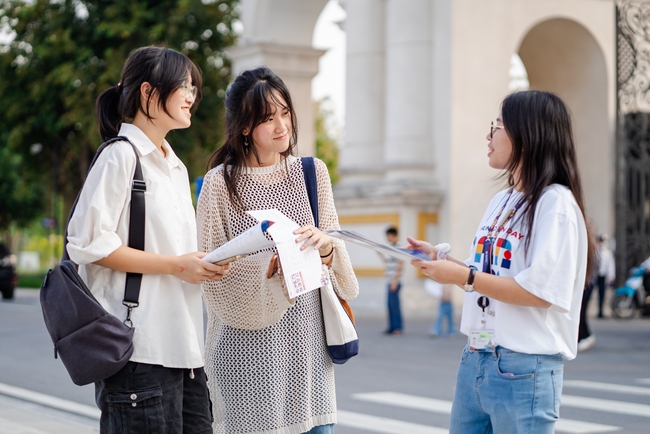 Học sinh háo hức dự các lớp học thử tại trường Đại học đạt chuẩn quốc tế 5 sao - Ảnh 2.