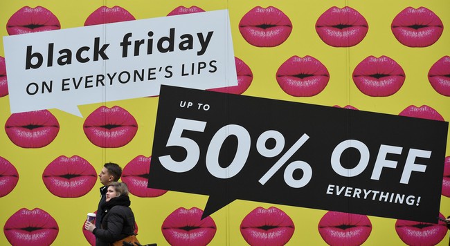 Chi phí sinh hoạt tăng, người dân Anh giảm mua sắm dịp Black Friday - Ảnh 1.