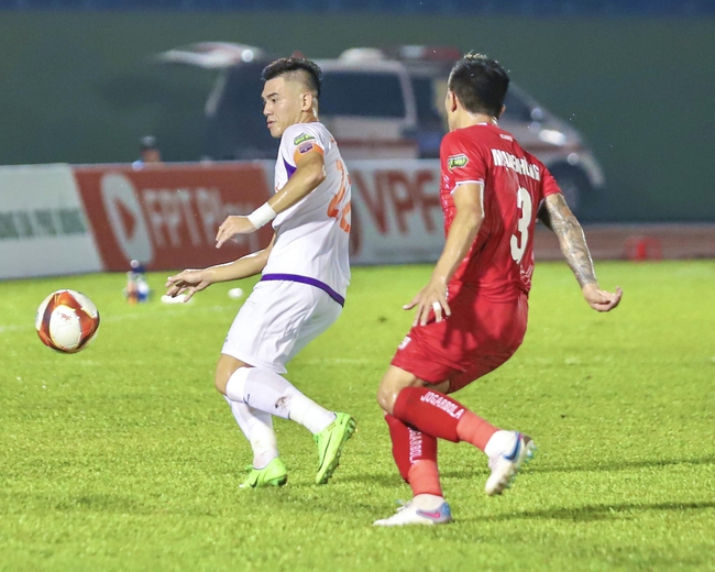 Tin nóng bóng đá Việt sáng 29/11: Tiến Linh bị chê thể lực, 2 tuyển thủ Việt Nam được mời sang Thái Lan - Ảnh 2.