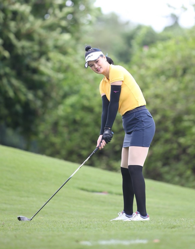 Hoa khôi bóng chuyền Kim Huệ: &quot;Golf giúp tôi rèn luyện bản lĩnh&quot; - Ảnh 2.