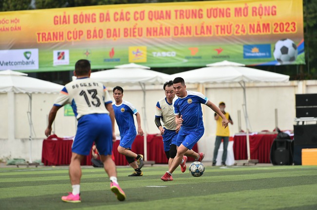 Khai mạc giải bóng đá tranh Cúp Báo Đại biểu Nhân dân 2023 - Ảnh 3.