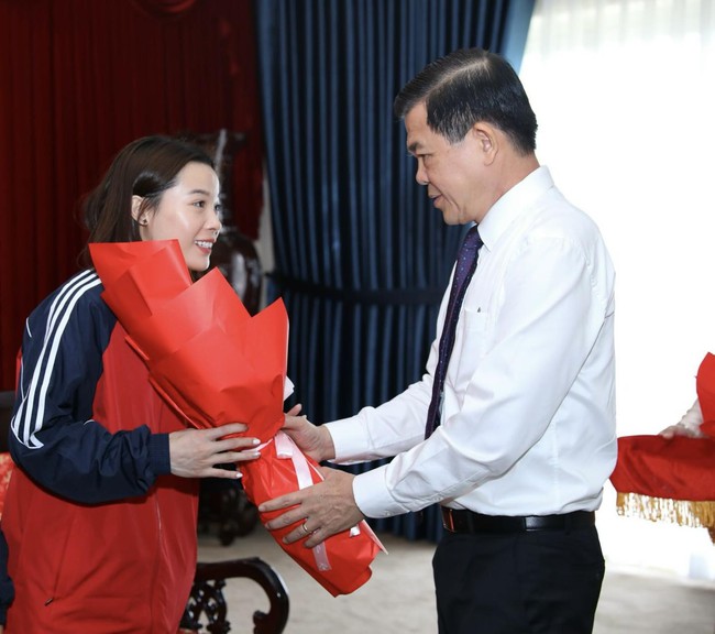 Liên tiếp thăng tiến trên BXH cầu lông, Thùy Linh được trao tặng vinh dự lớn - Ảnh 2.