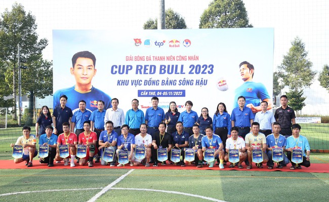 Khai mạc Giải bóng đá Thanh niên công nhân Cup Red Bull 2023 khu vực Đồng bằng Sông Hậu - Ảnh 3.