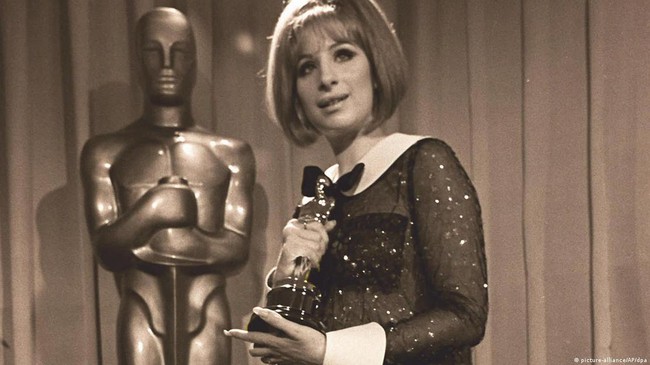 Ca sĩ-diễn viên huyền thoại Barbra Streisand phát hành hồi ký sau gần 40 năm trì hoãn  - Ảnh 7.