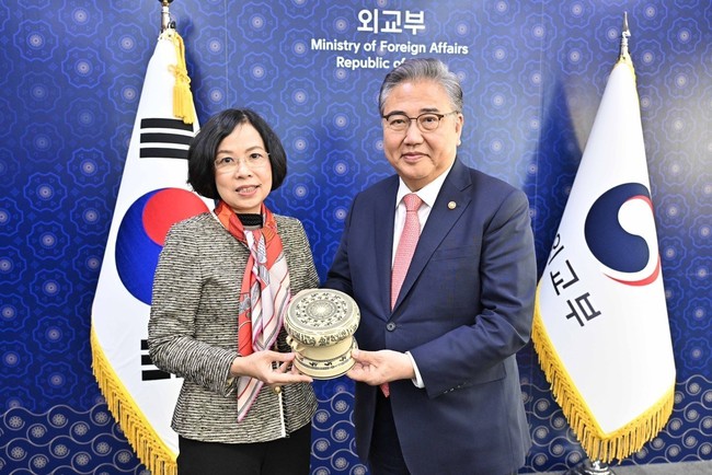 Tổng giám đốc TTXVN gặp Bộ trưởng Ngoại giao Hàn Quốc - Ảnh 3.