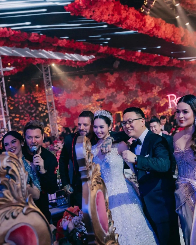 Chi 117 tỷ đồng tặng quà cho khách tại đám cưới siêu giàu châu Á - Ảnh 1.