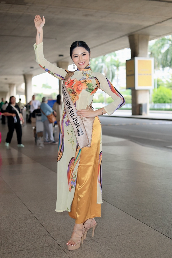 Dàn thí sinh Miss Earth 2023 rực rỡ với áo dài khi đến Việt Nam - Ảnh 4.