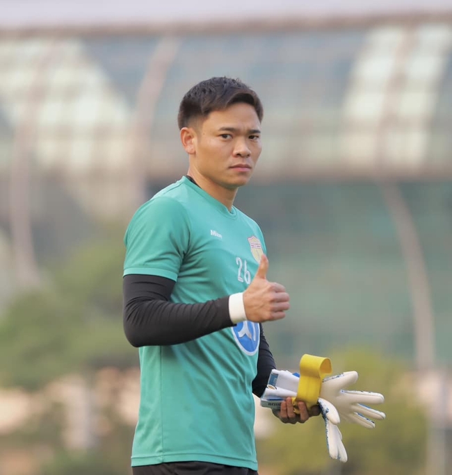 Thêm thủ môn ĐT Việt Nam gặp chấn thương, nhưng HLV Troussier có sẵn phương án thay thế chất lượng - Ảnh 3.