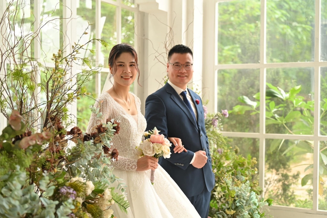 Bùi Thị Ngà lập gia đình năm 2022. Chồng cô là doanh nhân Vũ Xuân Hoàng, cao tới 1m92