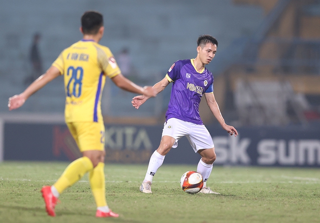 Rũ bỏ gánh nặng châu Á, CLB Hà Nội tăng tốc ở V-League - Ảnh 1.
