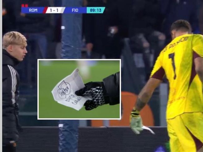 Lukaku ghi bàn và dính thẻ đỏ, Mourinho nhanh trí có hành động ‘bí ẩn’ giúp AS Roma thoát thua khi bị đuổi 2 người - Ảnh 4.