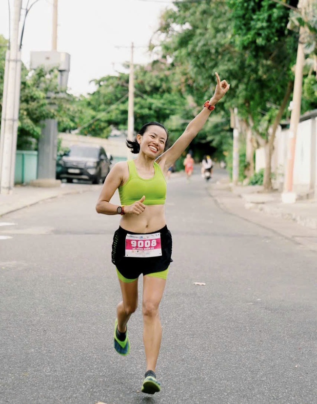 Nữ runner Việt Nam được vinh danh trên đất Thái Lan, có biệt danh 'dị nhân làng chạy' vì một điều đặc biệt - Ảnh 4.