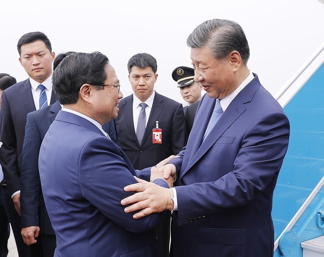 Tổng Bí thư, Chủ tịch nước Trung Quốc Tập Cận Bình đến Hà Nội, bắt đầu chuyến thăm cấp Nhà nước tới Việt Nam - Ảnh 2.
