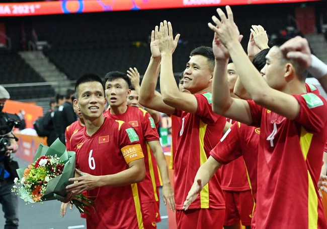 Giành 3 điểm sau màn rượt đuổi nghẹt thở ở World Cup, ĐT Việt Nam gây ấn tượng với truyền thông quốc tế và FIFA - Ảnh 3.