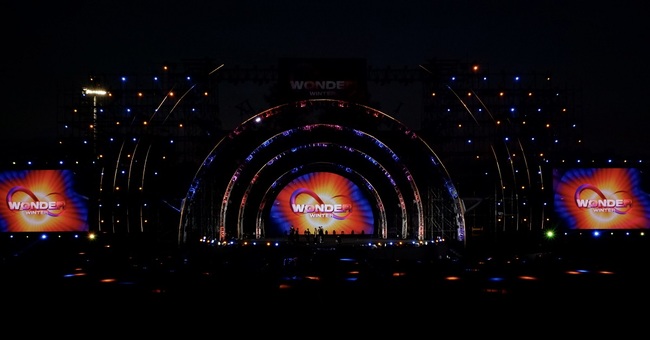 Choáng ngợp với sân khấu tuyệt mỹ 8Wonder Winter nơi Maroon 5 và dàn nghệ sĩ Việt bùng nổ ngày 16/12 - Ảnh 4.