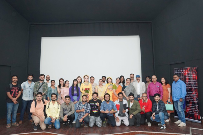 Phim điện ảnh 'Đóa hoa mong manh' của Mai Thu Huyền tham dự Liên hoan phim quốc tế Ấn Độ lần thứ 54  - Ảnh 1.