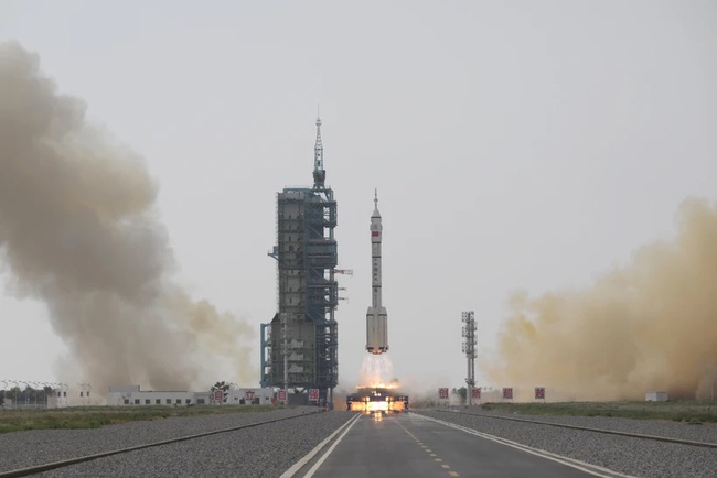 Trung Quốc phóng thử thành công tàu vũ trụ có thể tái sử dụng - Ảnh 1.