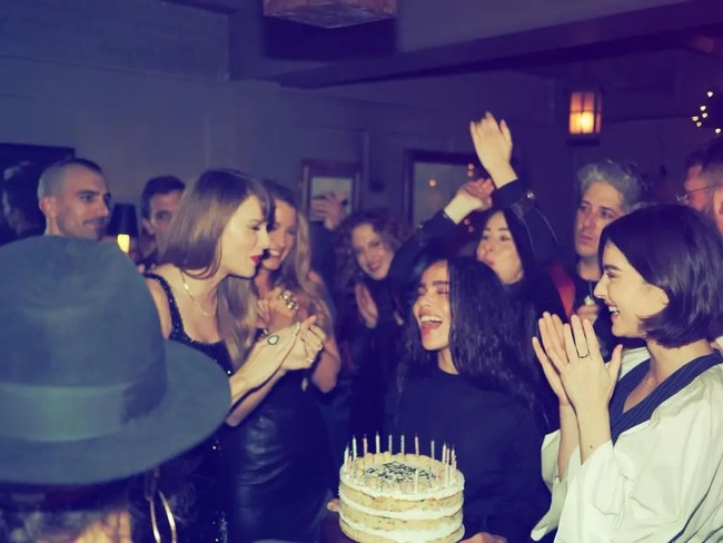 Tiệc sinh nhật lần thứ 34 của Taylor Swift, quy tụ dàn sao - Ảnh 2.