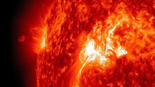 Bão Mặt Trời lớn nhất trong nhiều năm, gây gián đoạn tín hiệu vô tuyến trên Trái Đất - Ảnh 1.