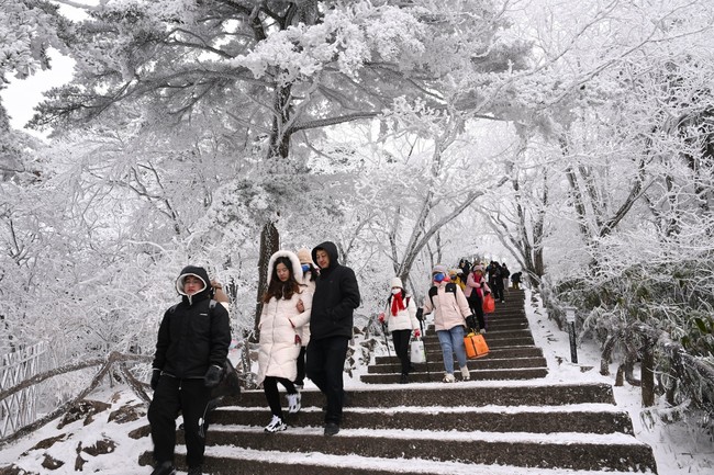 Tuyết rơi hiếm thấy ở miền Nam Trung Quốc - Ảnh 2.