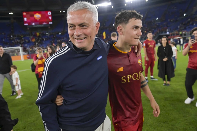 AS Roma: Tình yêu thuần khiết của Jose Mourinho - Ảnh 1.