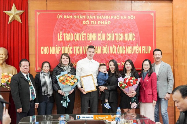 Filip Nguyễn trải lòng về quá trình nhập tịch kéo dài 9 năm, hào hứng liên tục nói 'Tôi là người Việt Nam' - Ảnh 4.