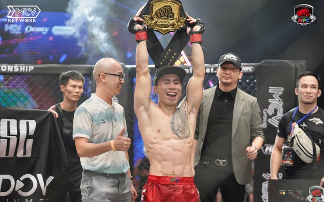 'Võ sĩ xe ôm công nghệ' của Việt Nam giành 2 đai vô địch trong 3 tháng, lập thành tích giống Nguyễn Trần Duy Nhất trên sàn MMA - Ảnh 3.